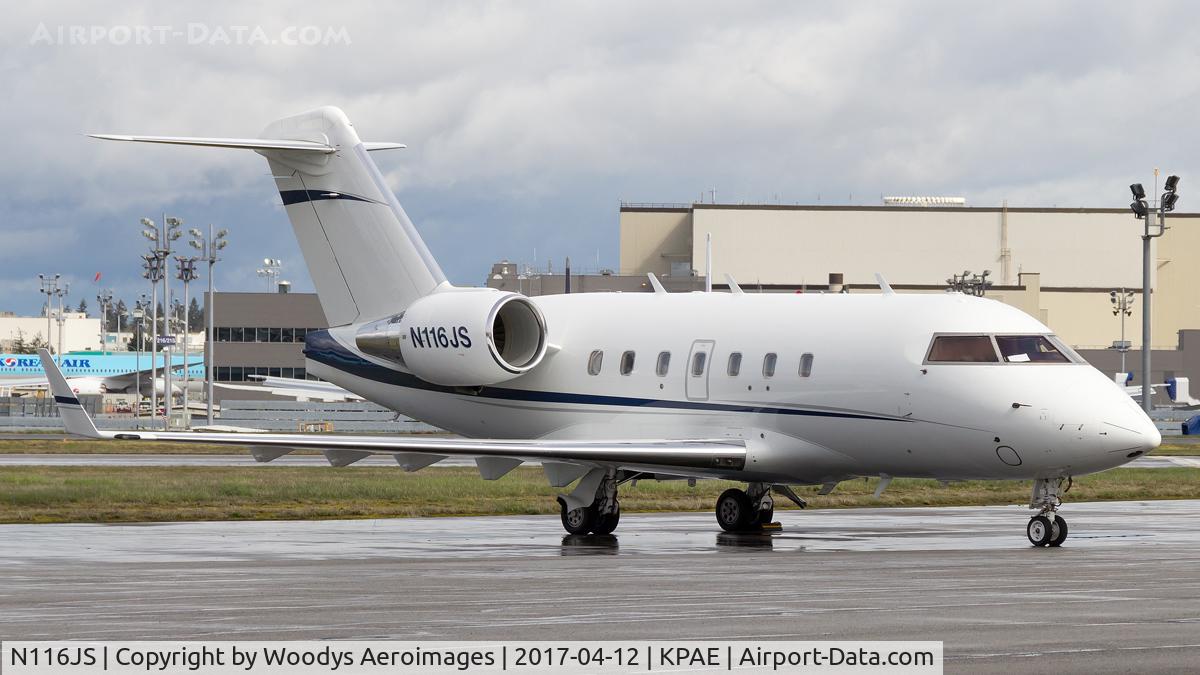 N116JS, Canadair Challenger 604 (CL-600-2B16) C/N 5335, Parked at Castle & Cooke FBO