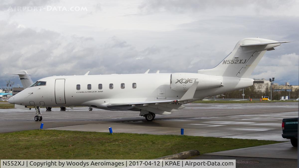 N552XJ, 2011 Bombardier Challenger 300 (BD-100-1A10) C/N 20329, Departing Castle & Cooke FBO