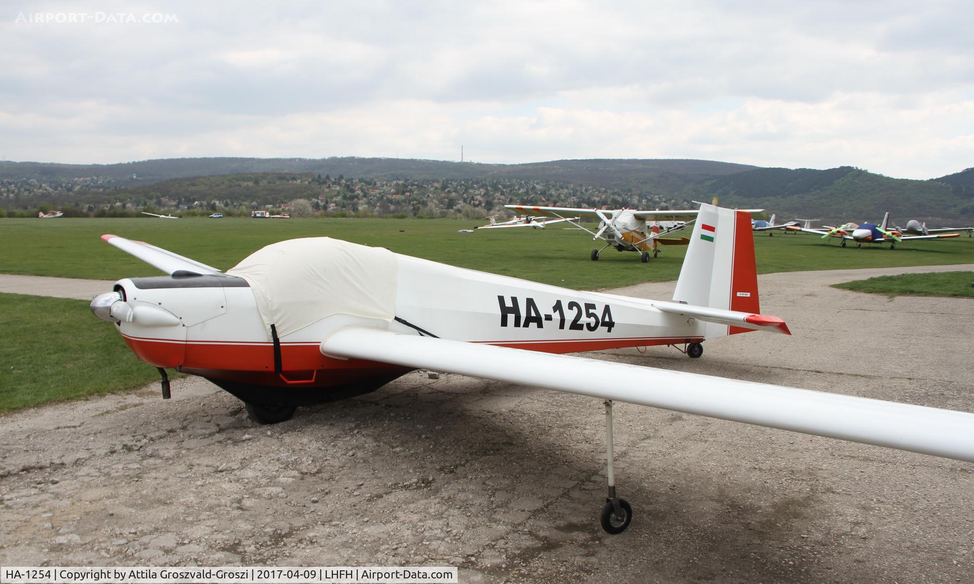 HA-1254, 1973 Scheibe SF-25C Falke C/N 4447, Farkashegy Airfield, Hungary