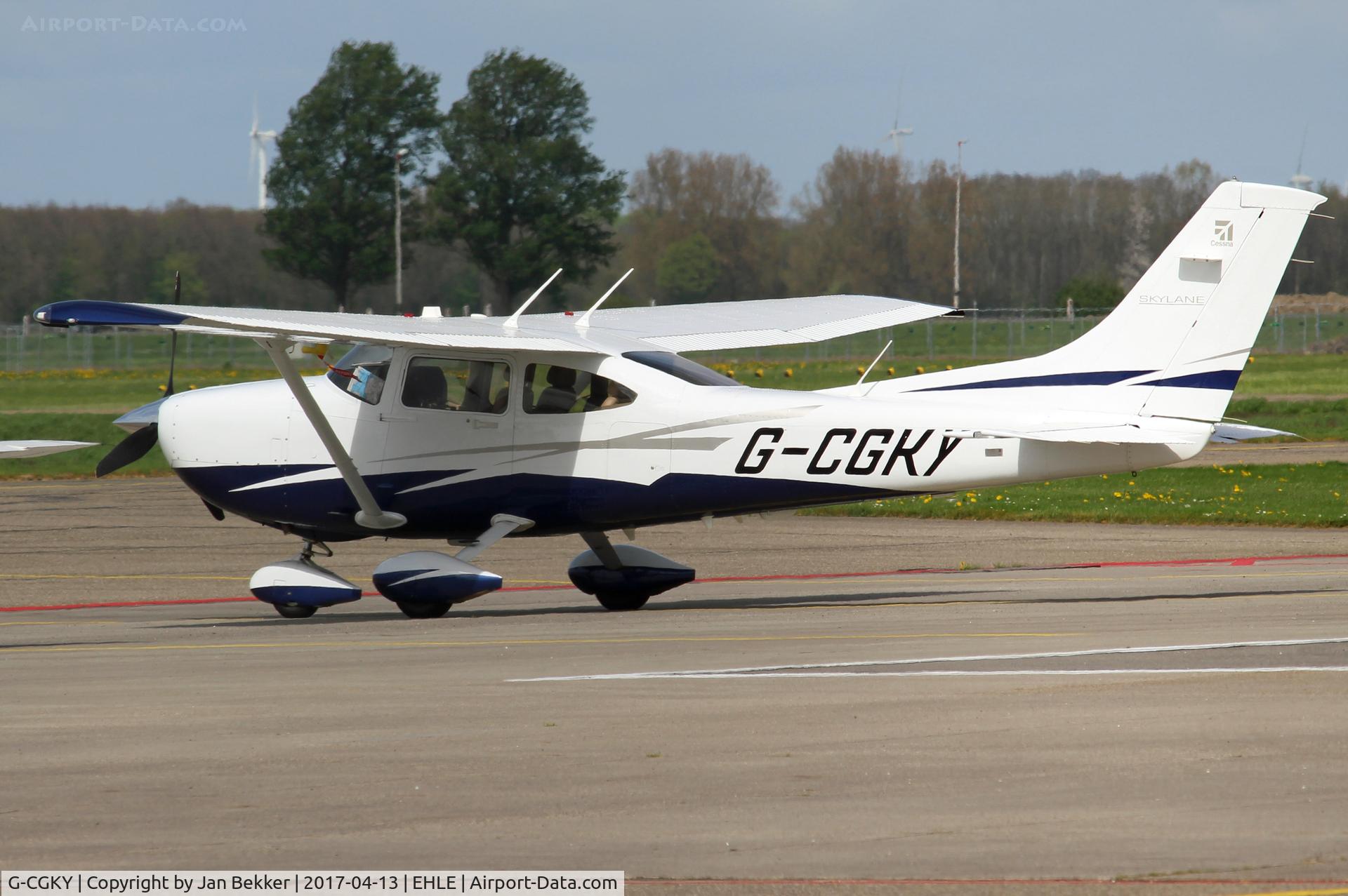 G-CGKY, 2010 Cessna 182T Skylane C/N 18282213, Lelystad Airport