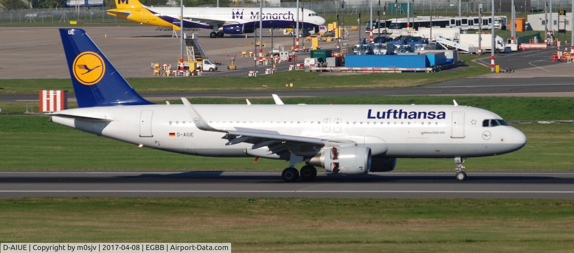 D-AIUE, 2014 Airbus A320-214 C/N 6092, Just on Landing