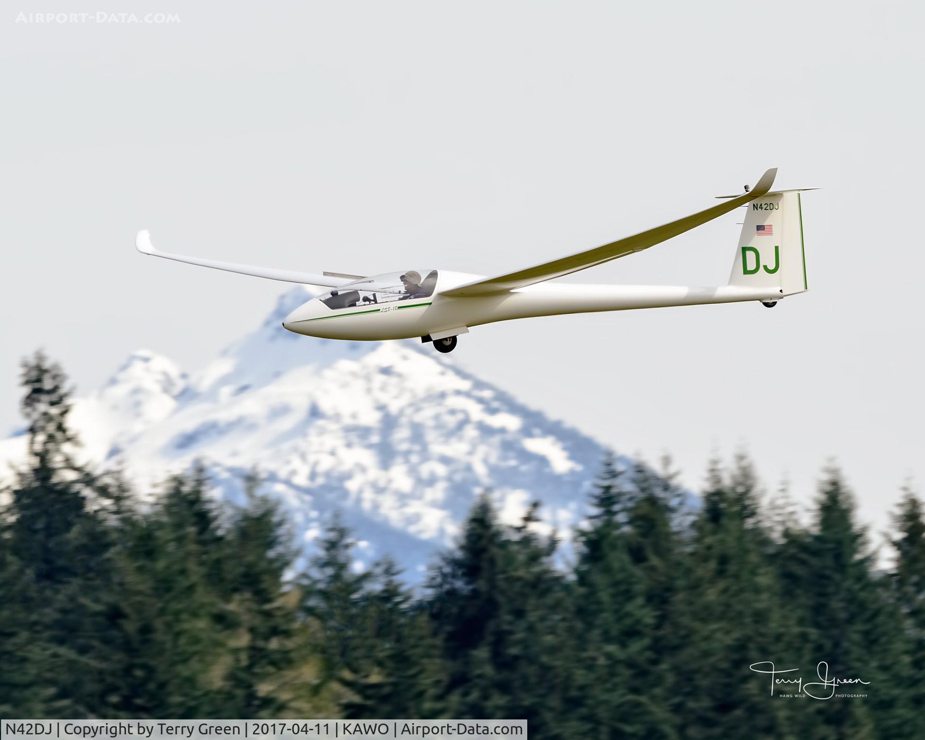 N42DJ, 2001 Rolladen-schneider LS8-18 C/N 8387, KAWO