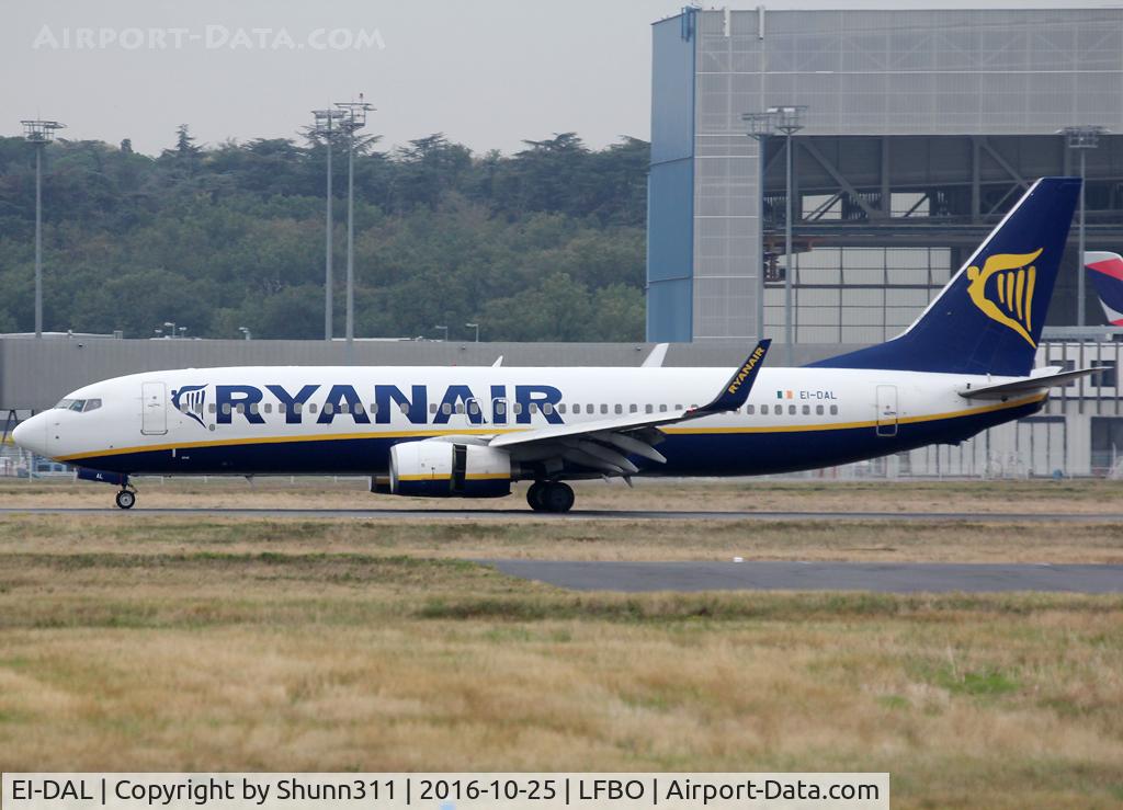 EI-DAL, 2003 Boeing 737-8AS C/N 33718, Landing rwy 14R