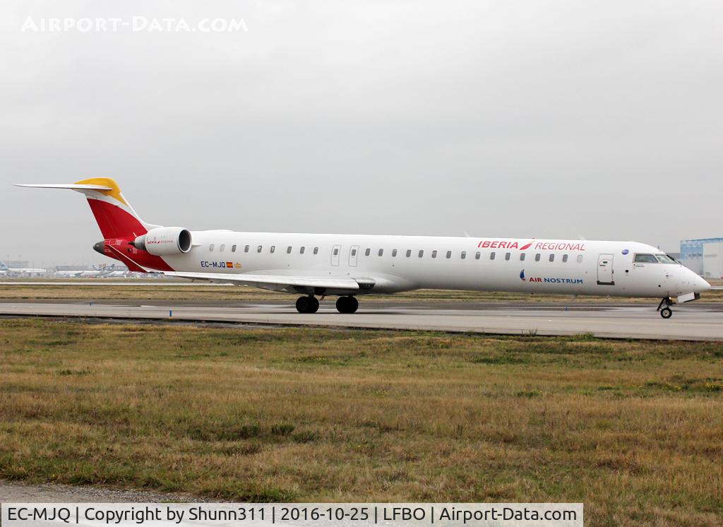 EC-MJQ, 2016 Bombardier CRJ-1000 (CL-600-2E25) C/N 19047, Taxiing holding point rwy 14L for departure