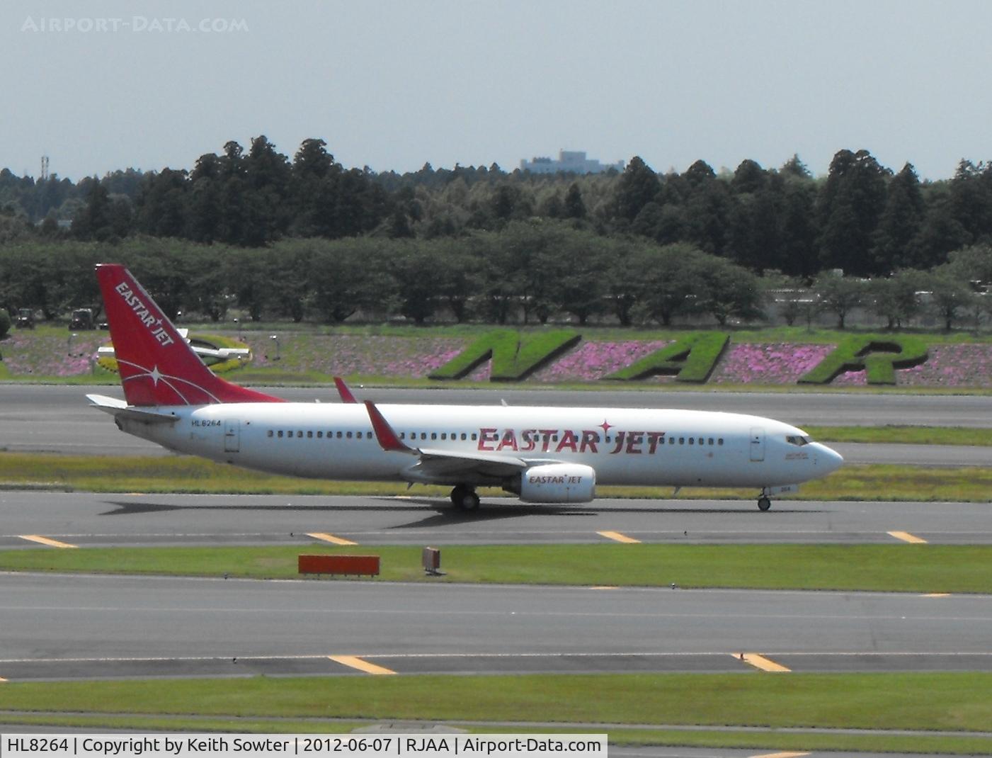 HL8264, 1998 Boeing 737-86J C/N 28068, Taxying for departure