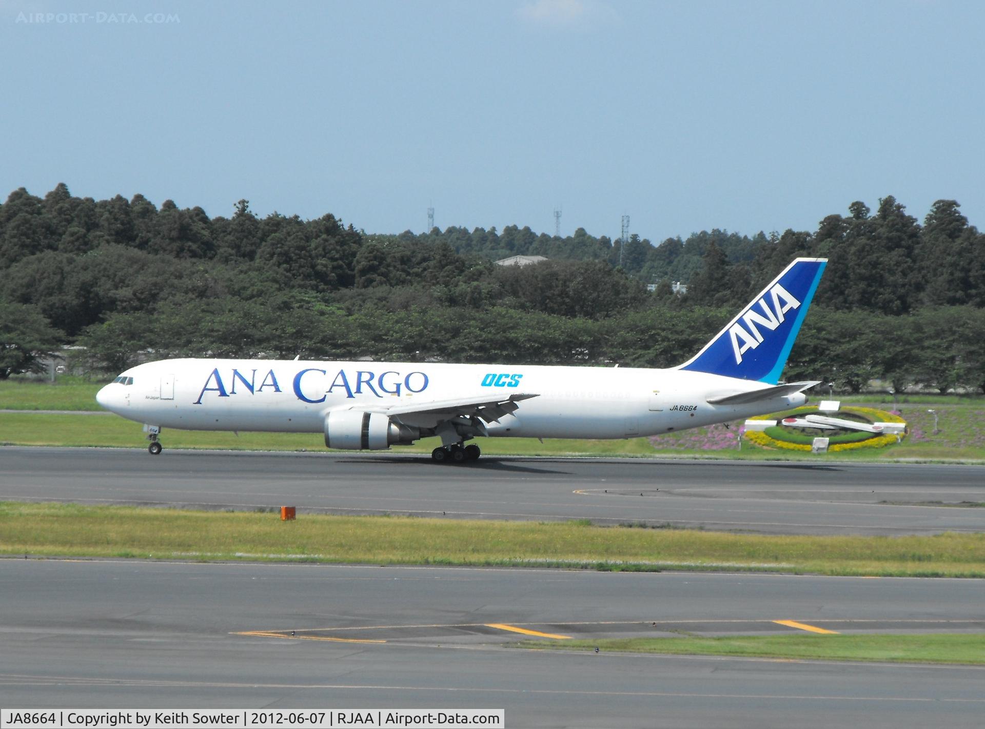 JA8664, 1994 Boeing 767-381/ER C/N 27339, Taxying for departure