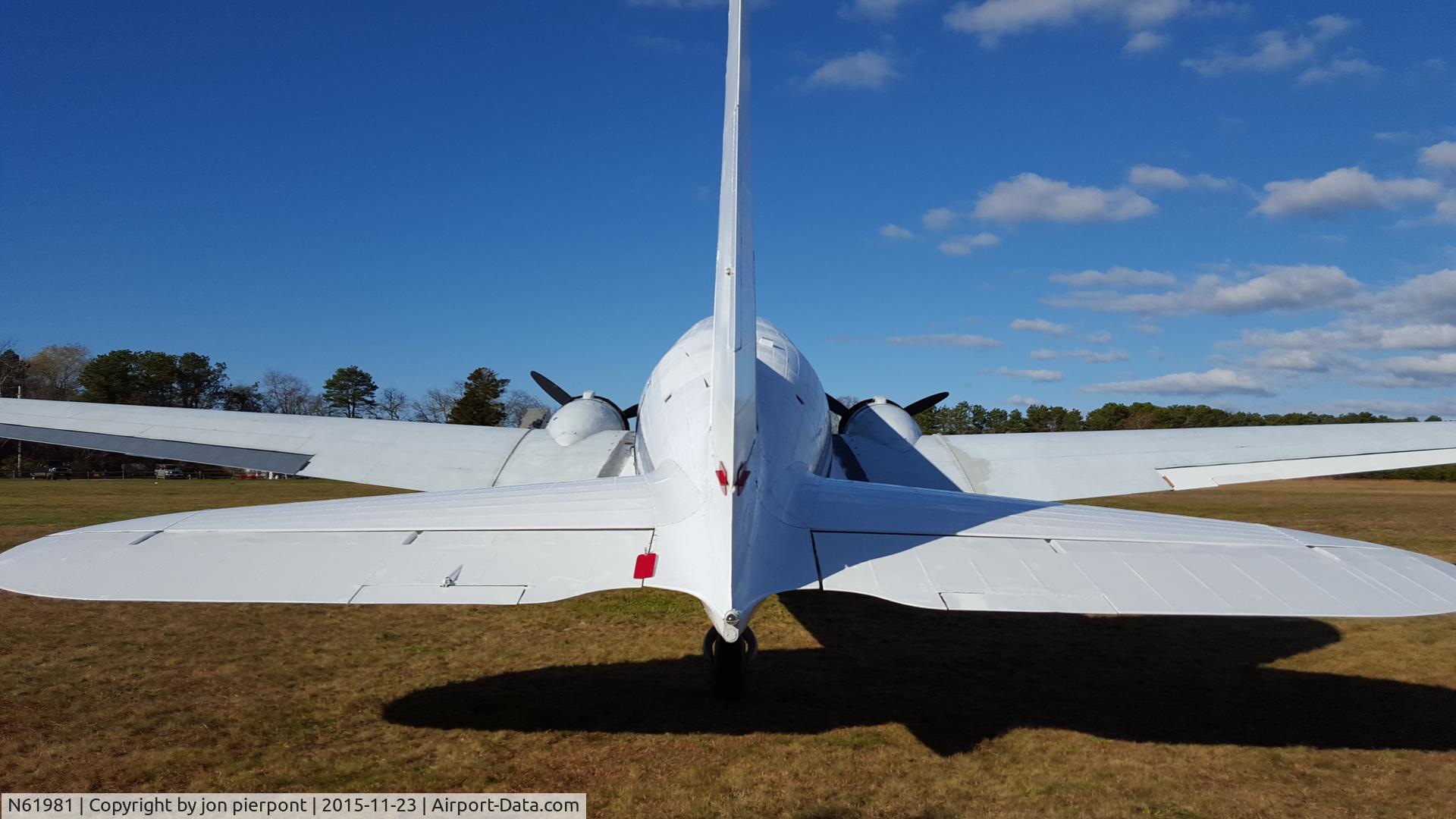 N61981, 1940 Douglas DC-3A C/N 2216, cape cod airport marstons mills ,ma., fantail shot..