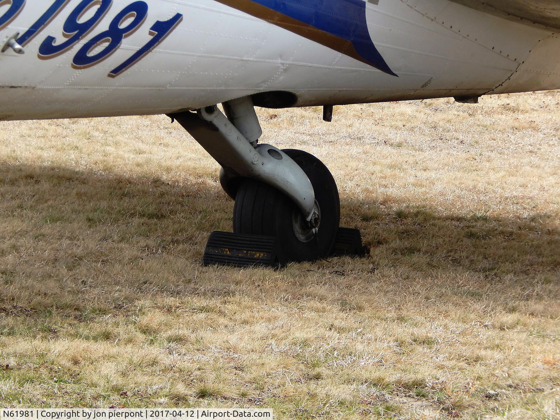 N61981, 1940 Douglas DC-3A C/N 2216, dc3  cape cod airport ser. no. 2216