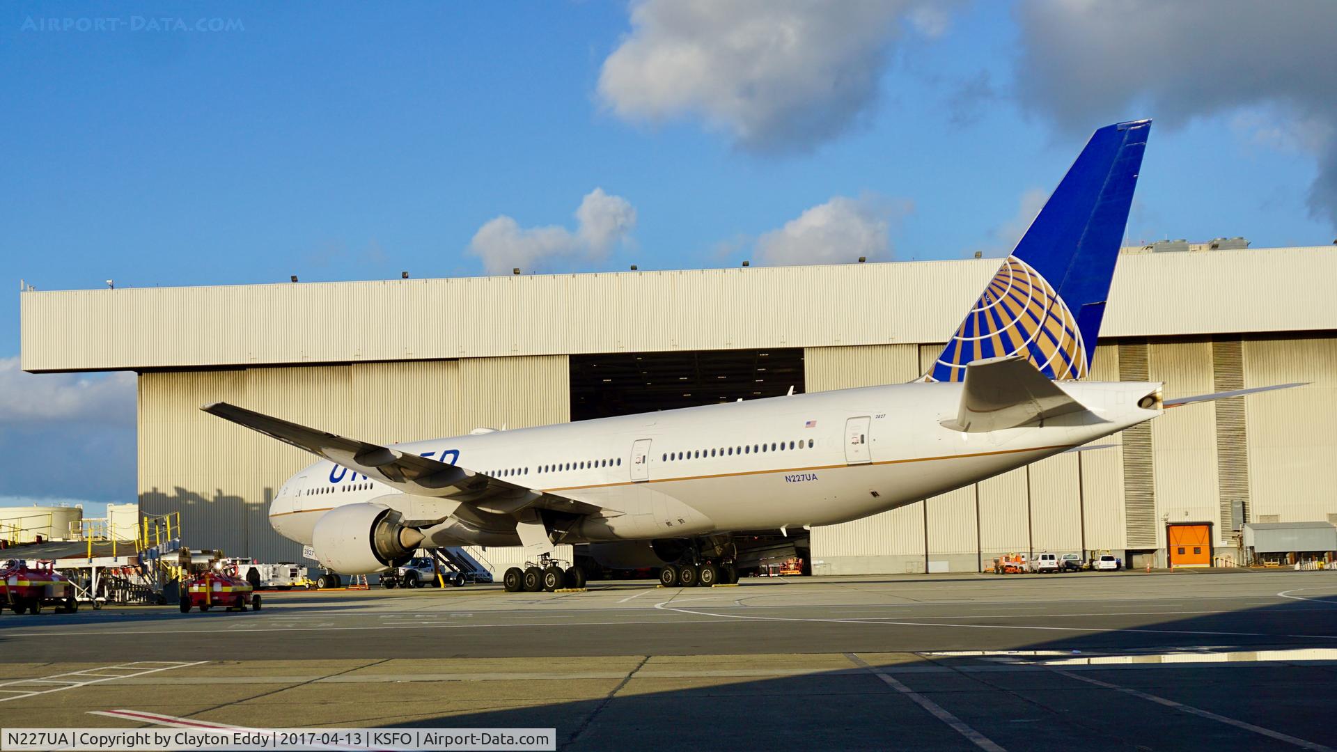 N227UA, 2002 Boeing 777-222 C/N 30555, SFO 2017