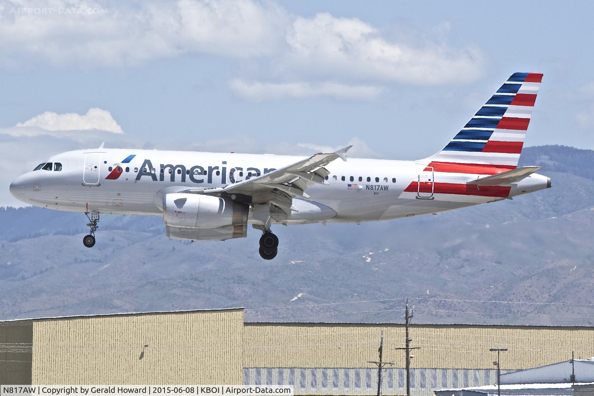 N817AW, 2000 Airbus A319-132 C/N 1373, Landing RWY 28R.
