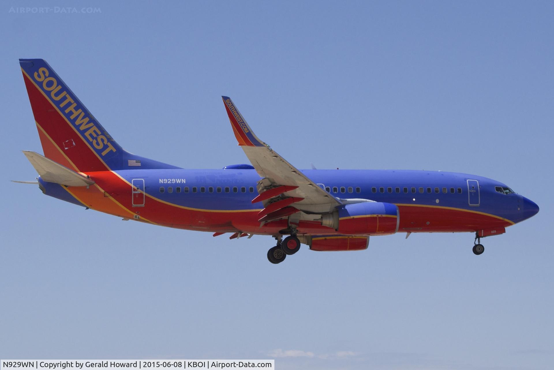 N929WN, 2008 Boeing 737-7H4 C/N 36631, Landing RWY 10L.