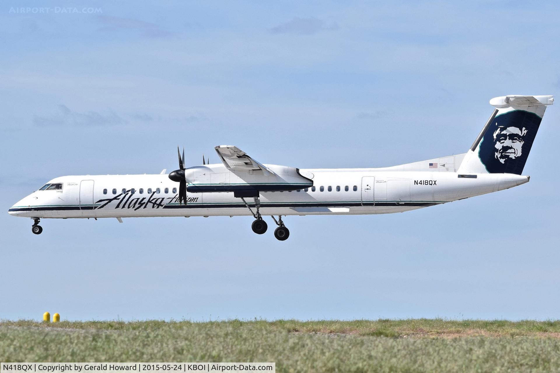 N418QX, 2007 Bombardier DHC-8-402 Dash 8 C/N 4143, Landing RWY 10R.