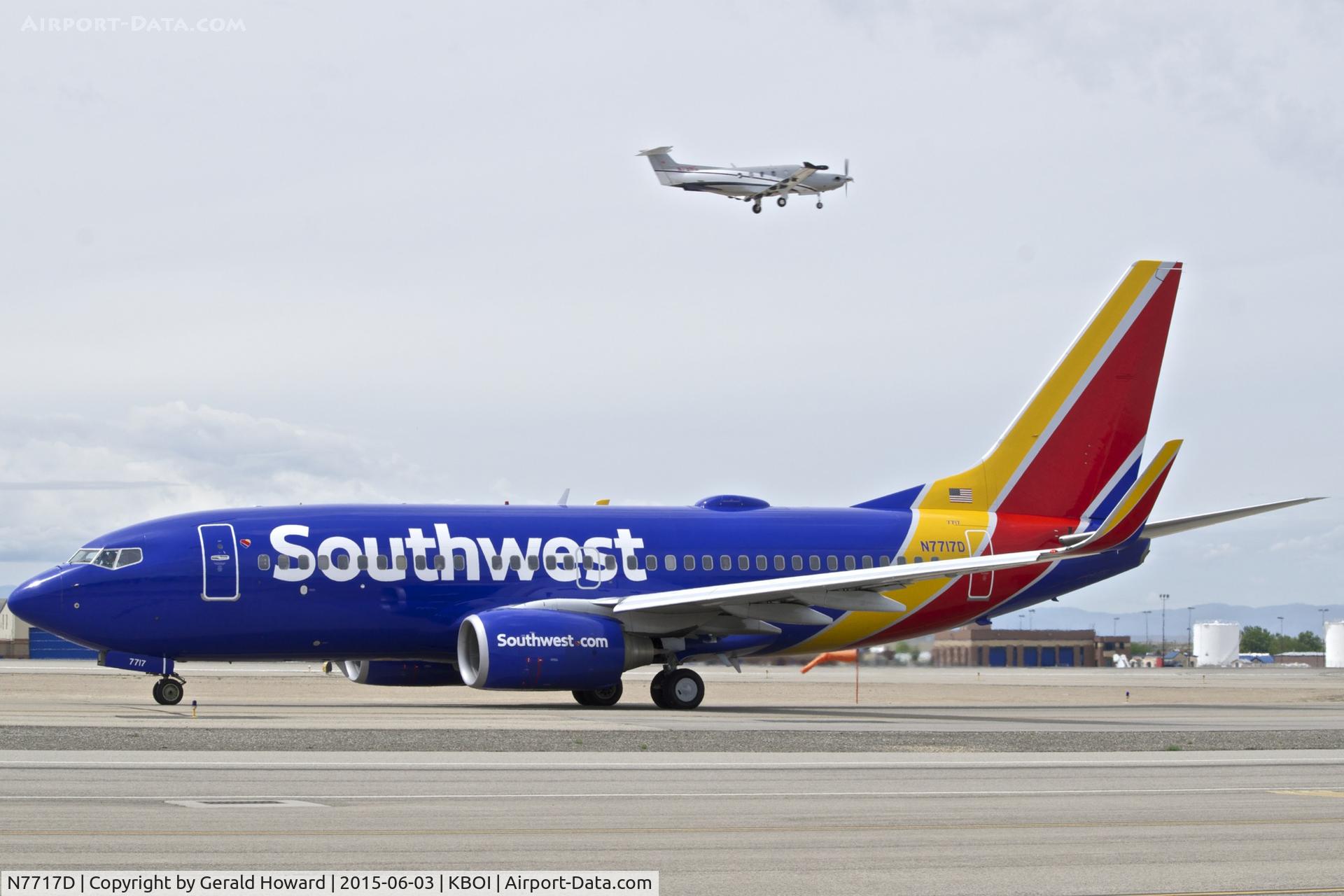 N7717D, 2005 Boeing 737-76N C/N 32664, Taxiing on Alpha to RWY 28R.