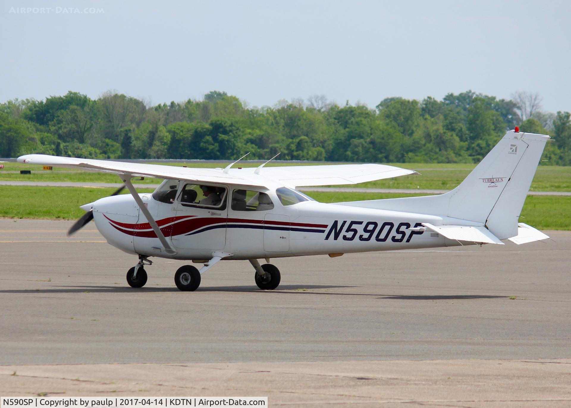 N590SP, 2000 Cessna 172S C/N 172S8520, At Downtown Shreveport.