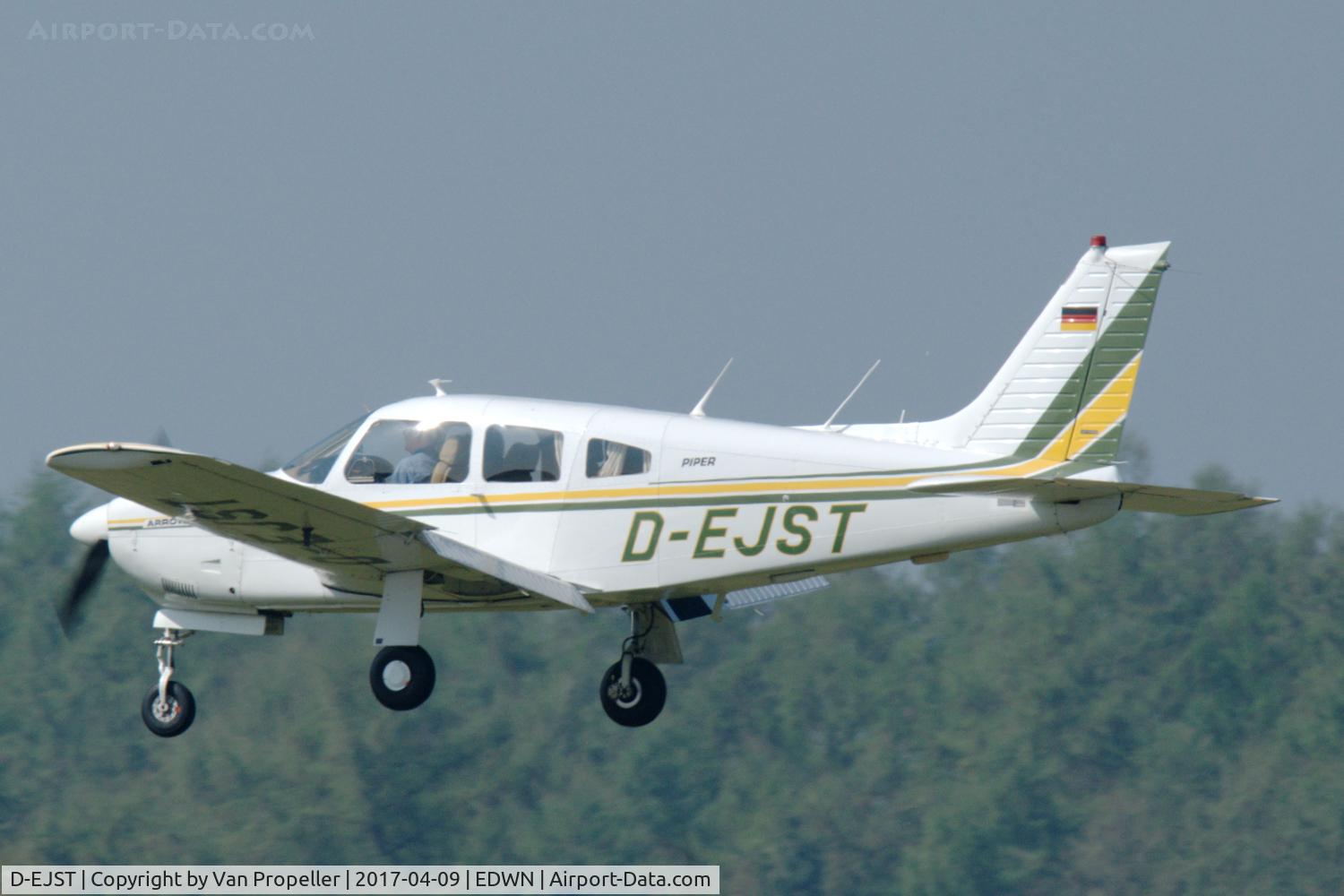 D-EJST, Piper PA-28R-201 Cherokee Arrow III C/N 28R-7837243, Piper PA-28R-201 Arrow III landing at Klausheide (Nordhorn-Lingen) airfield, Germany