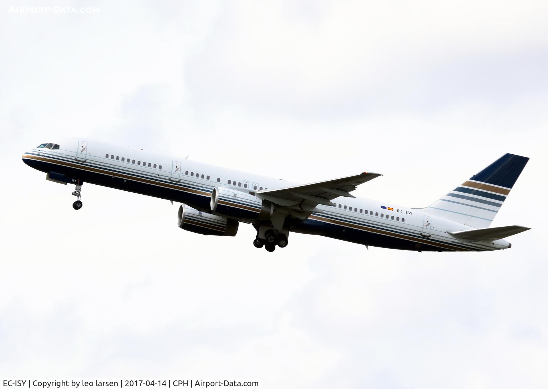 EC-ISY, 1993 Boeing 757-256 C/N 26241, Copenhagen 14.4.2017 in Take off.