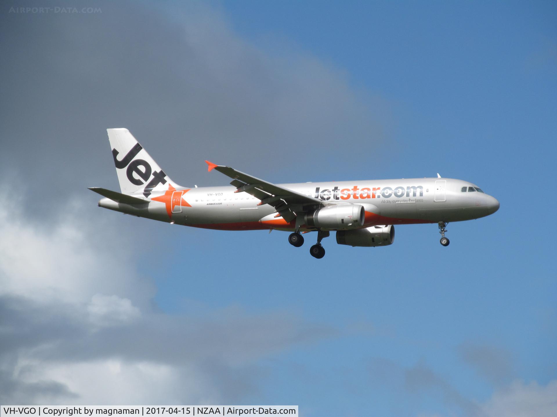 VH-VGO, 2010 Airbus A320-232 C/N 4356, on finals