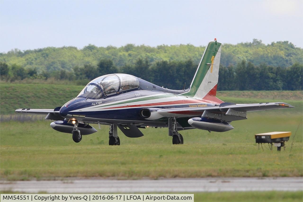 MM54551, Aermacchi MB-339PAN C/N 6772/167/AD018, Italian Air Force Aermacchi MB-339PAN, N°2 of Frecce Tricolori Aerobatic Team 2016, Landing rwy 24, Avord  Air Base 702 (LFOA) Open day 2016