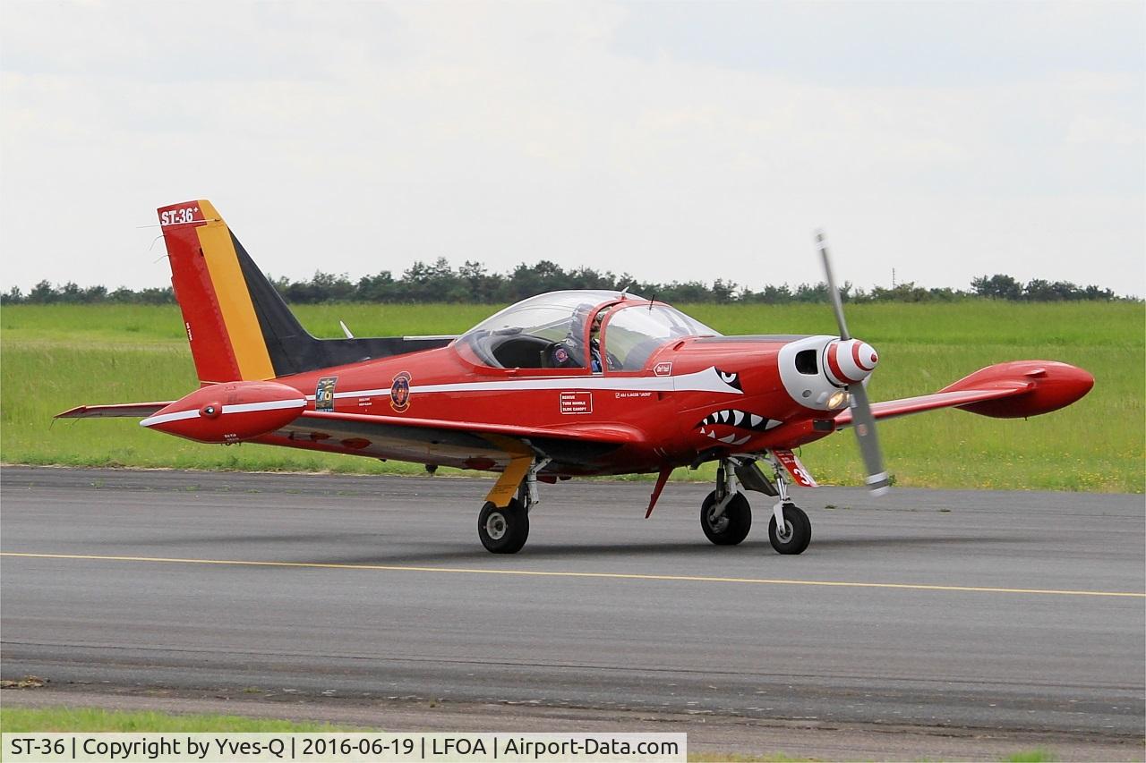 ST-36, SIAI-Marchetti SF-260M C/N 10-36, Belgian Red Devil Team SIAI-Marchetti SF-260M, Taxiing to parking area, Avord Air Base 702 (LFOA) Open day 2016