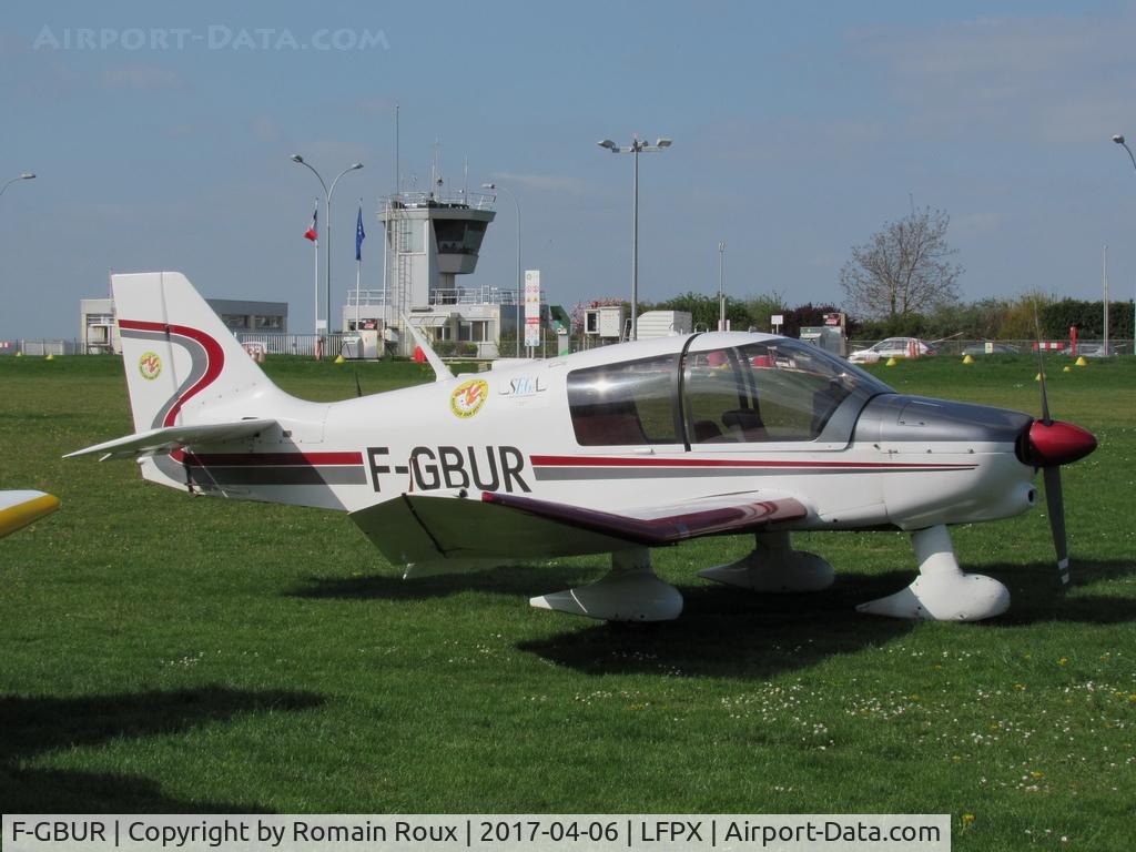 F-GBUR, Robin DR-400-120 C/N 1374, Parked