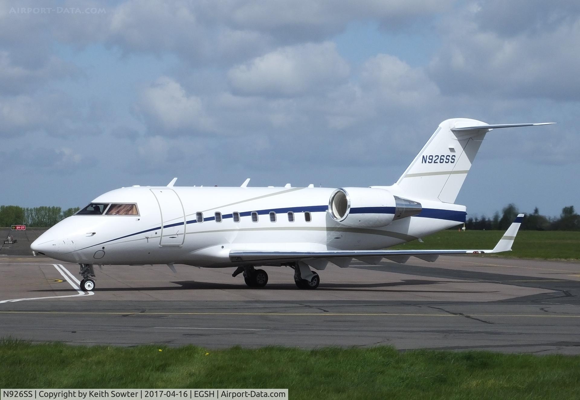 N926SS, 1999 Bombardier Challenger 604 (CL-600-2B16) C/N 5436, Taxying in