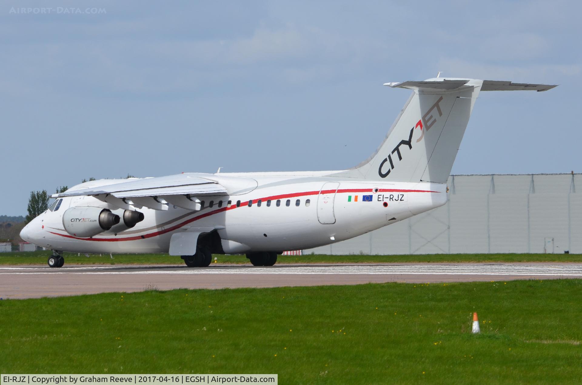 EI-RJZ, 1998 BAe Systems Avro 146-RJ85A C/N E.2326, On the end of runway 