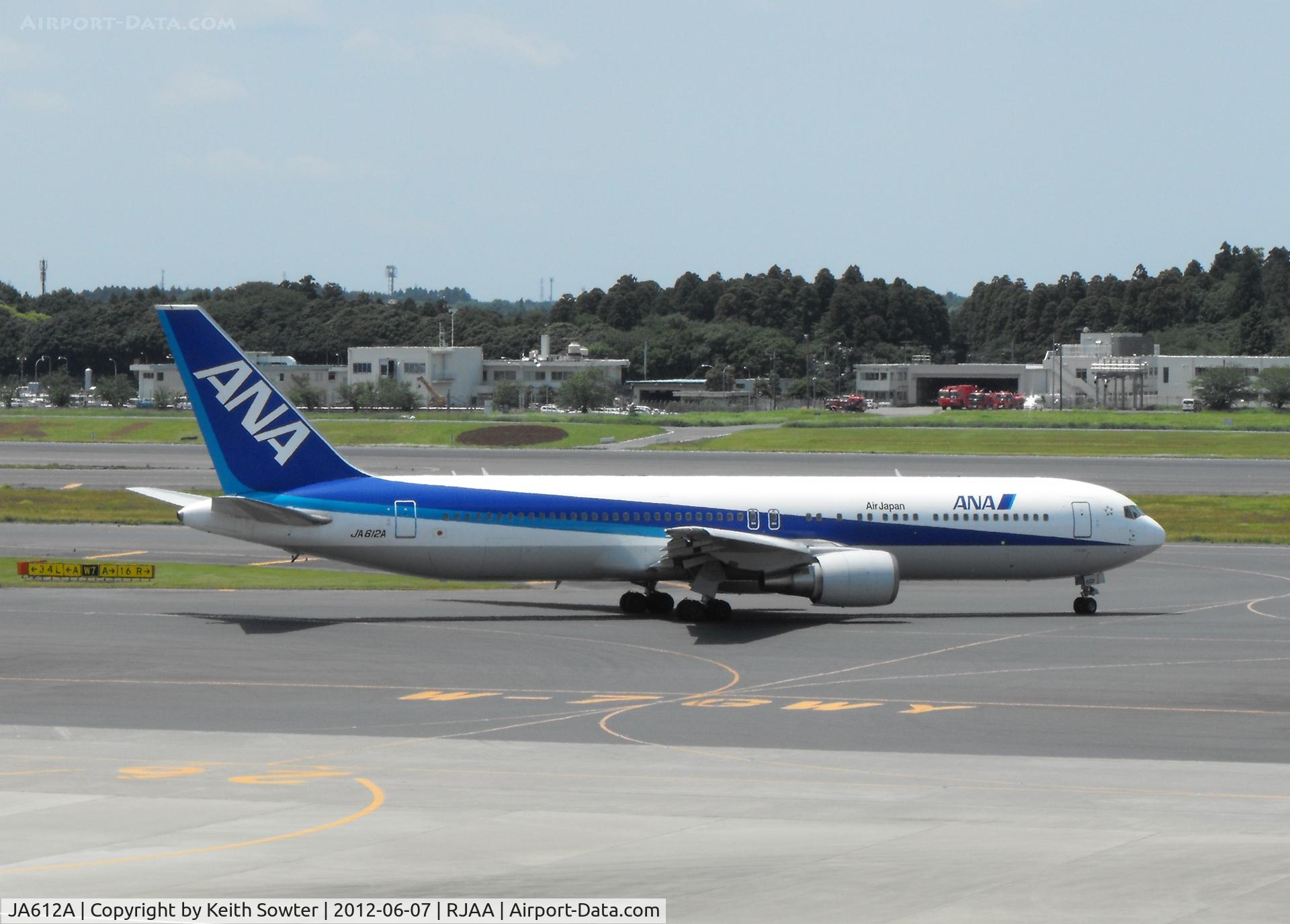 JA612A, 2004 Boeing 767-381/ER C/N 33506, Taxying for departure