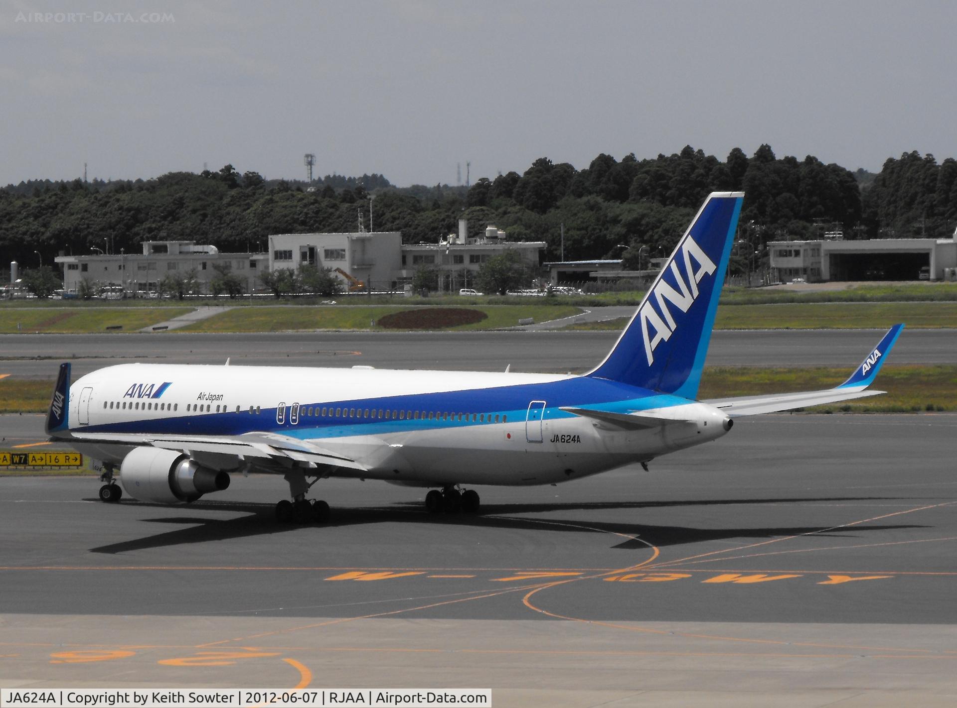 JA624A, 2011 Boeing 767-381/ER C/N 40895, Taxying for departure