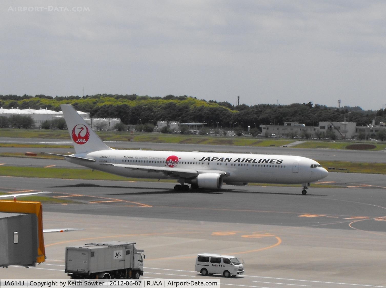 JA614J, 2005 Boeing 767-346/ER C/N 33851, Taxying for departure