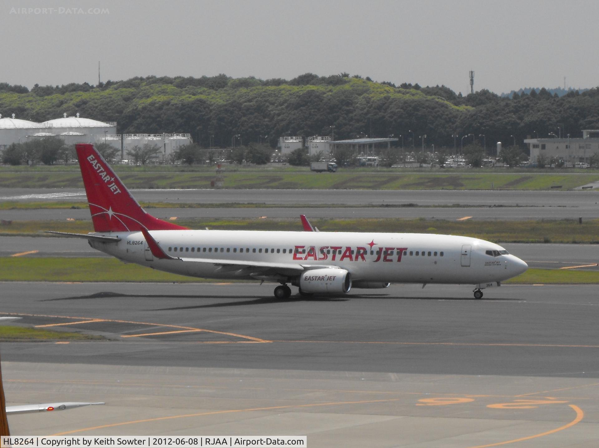 HL8264, 1998 Boeing 737-86J C/N 28068, Taxying for departure