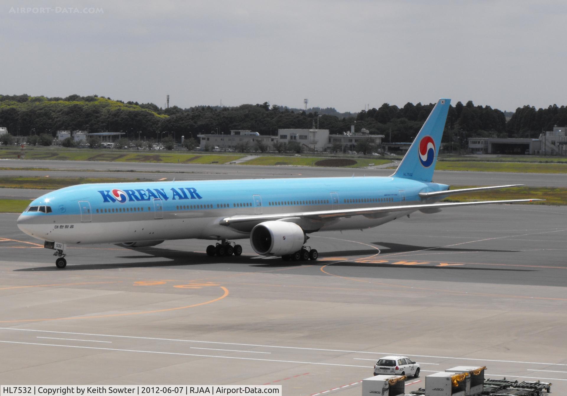 HL7532, 1999 Boeing 777-3B5 C/N 28371, Taxying in