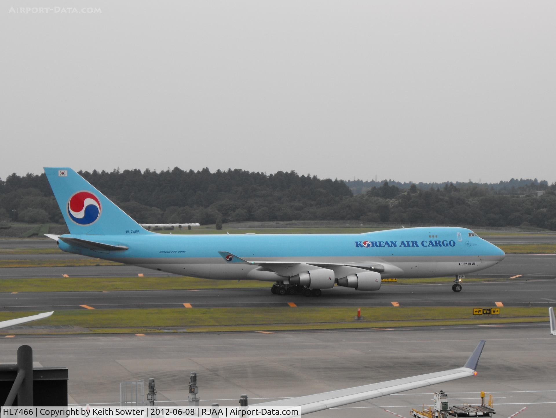 HL7466, 2001 Boeing 747-4B5F/SCD C/N 26413, Taxying for departure