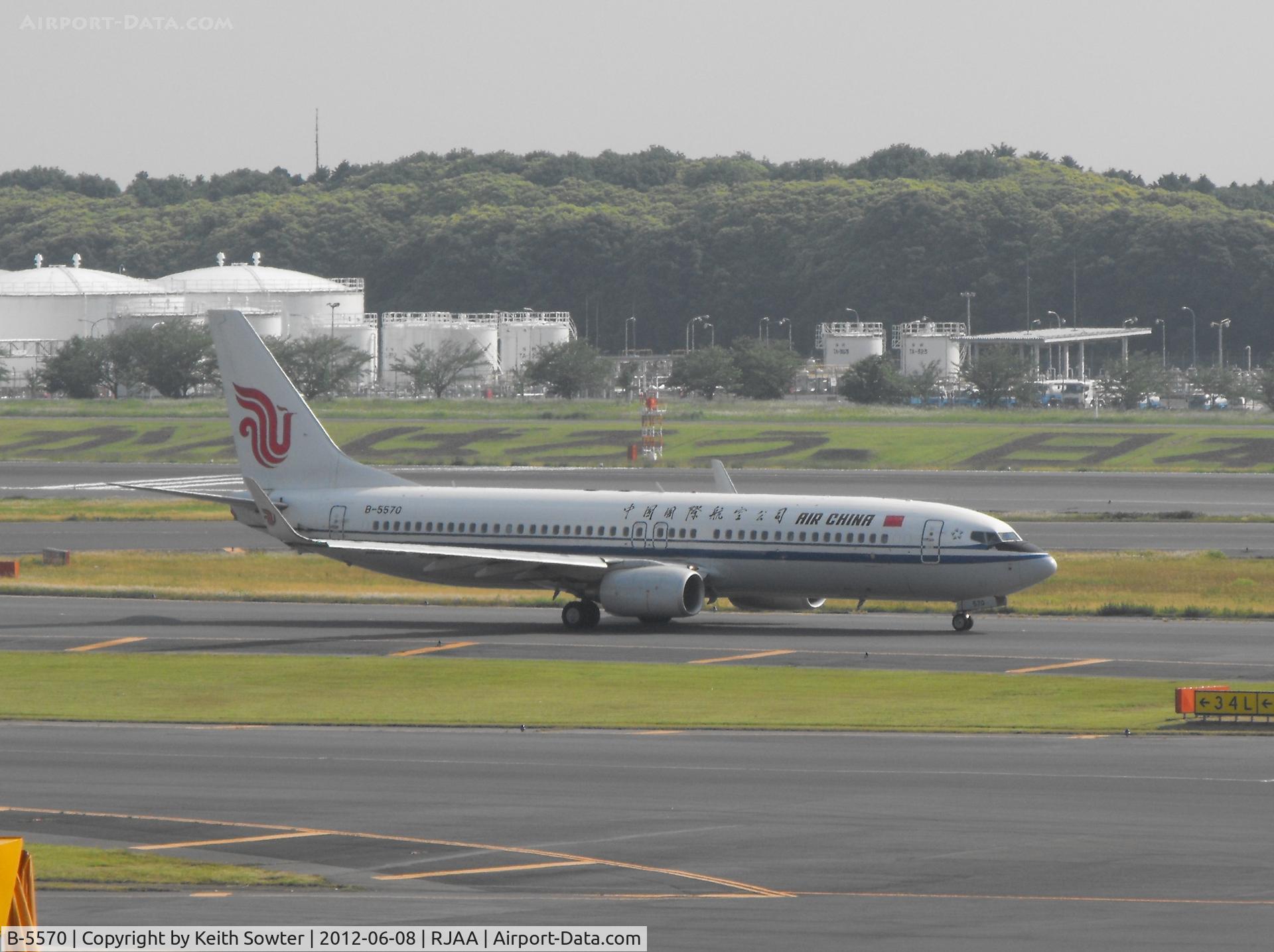 B-5570, 2011 Boeing 737-89L C/N 40032, Taxying for departure