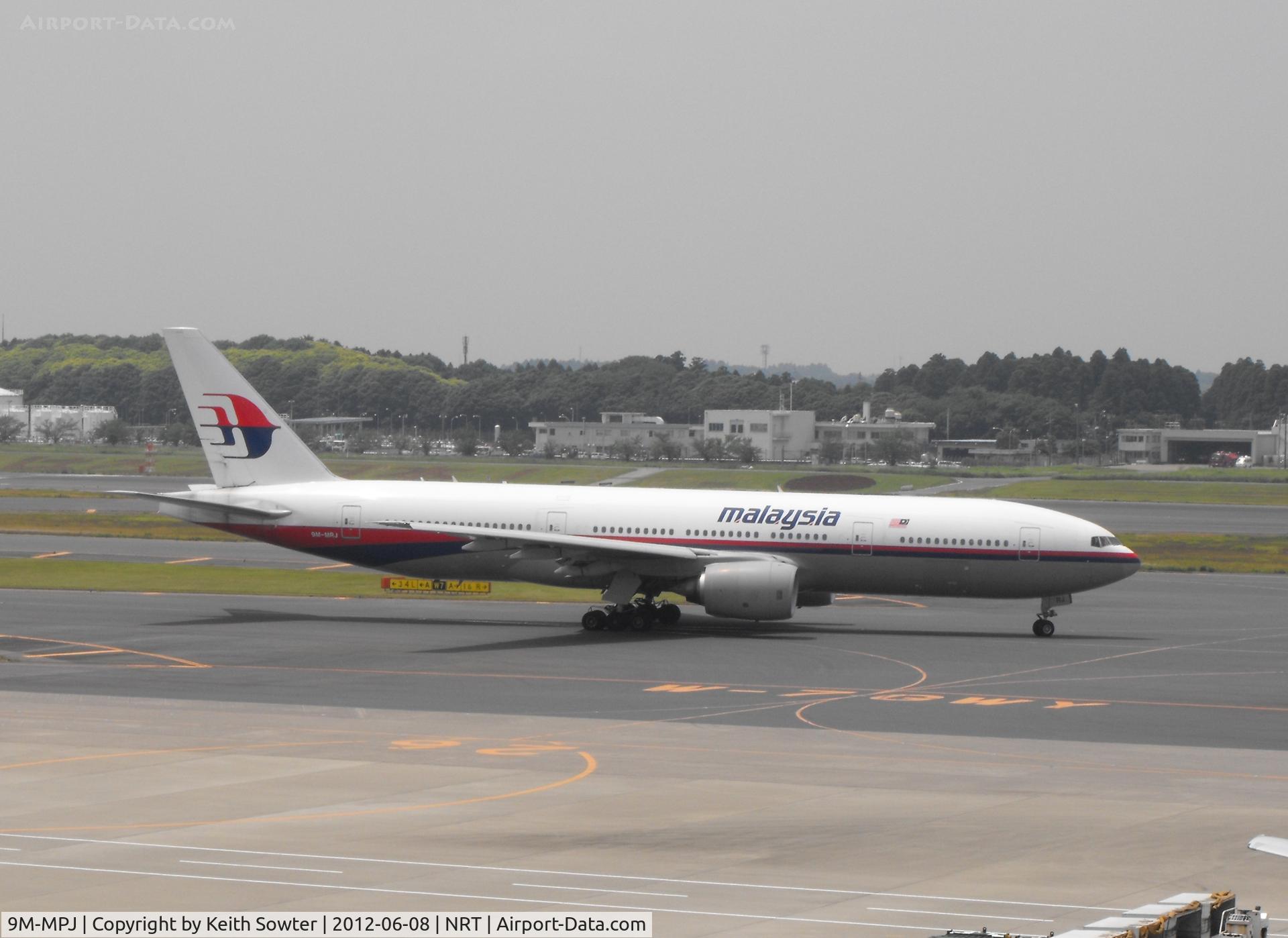 9M-MPJ, 1997 Boeing 747-4H6 C/N 28426, Taxying for departure