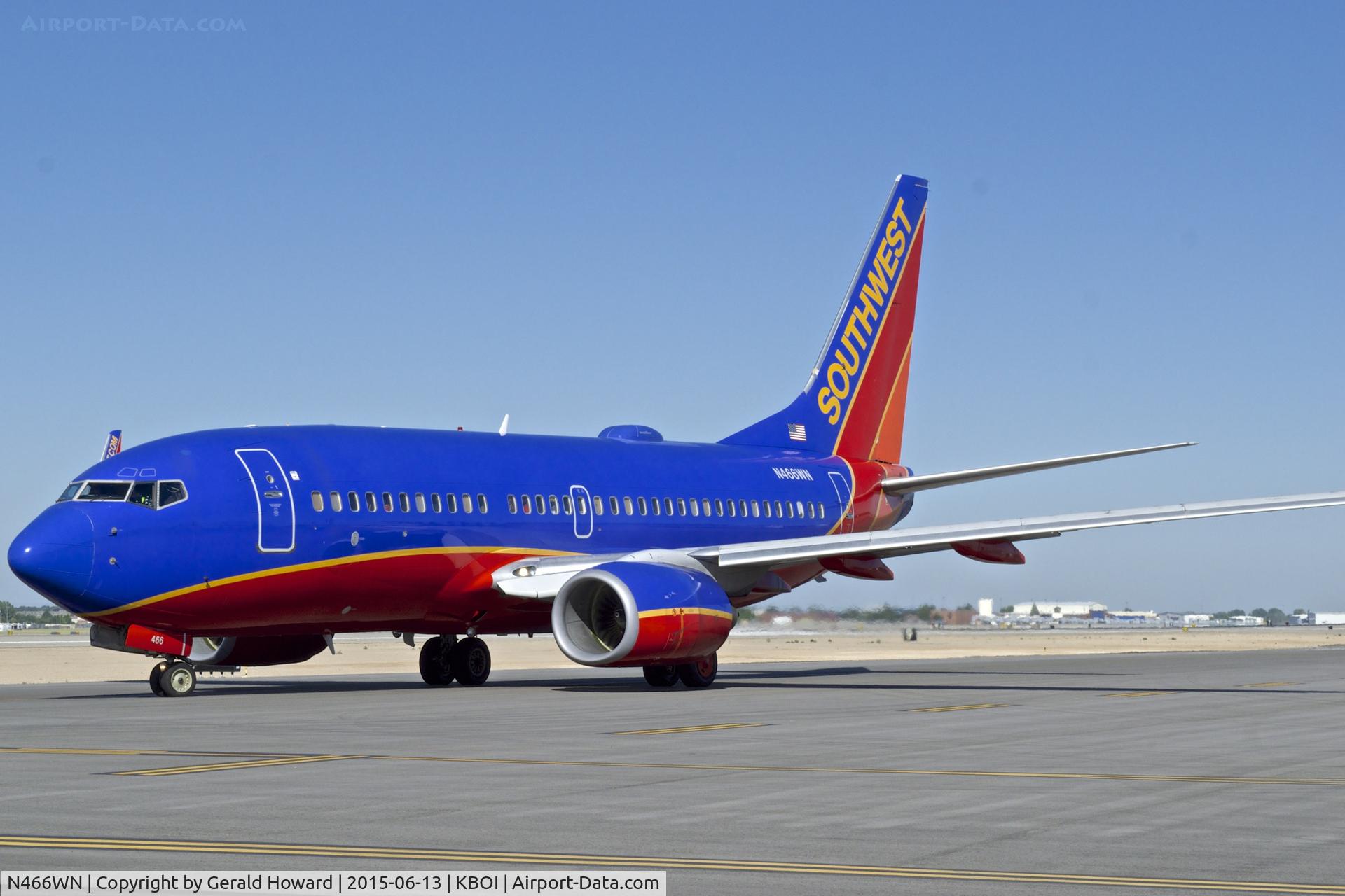 N466WN, 2004 Boeing 737-7H4 C/N 30677, Taxiing on Alpha to RWY 28R.