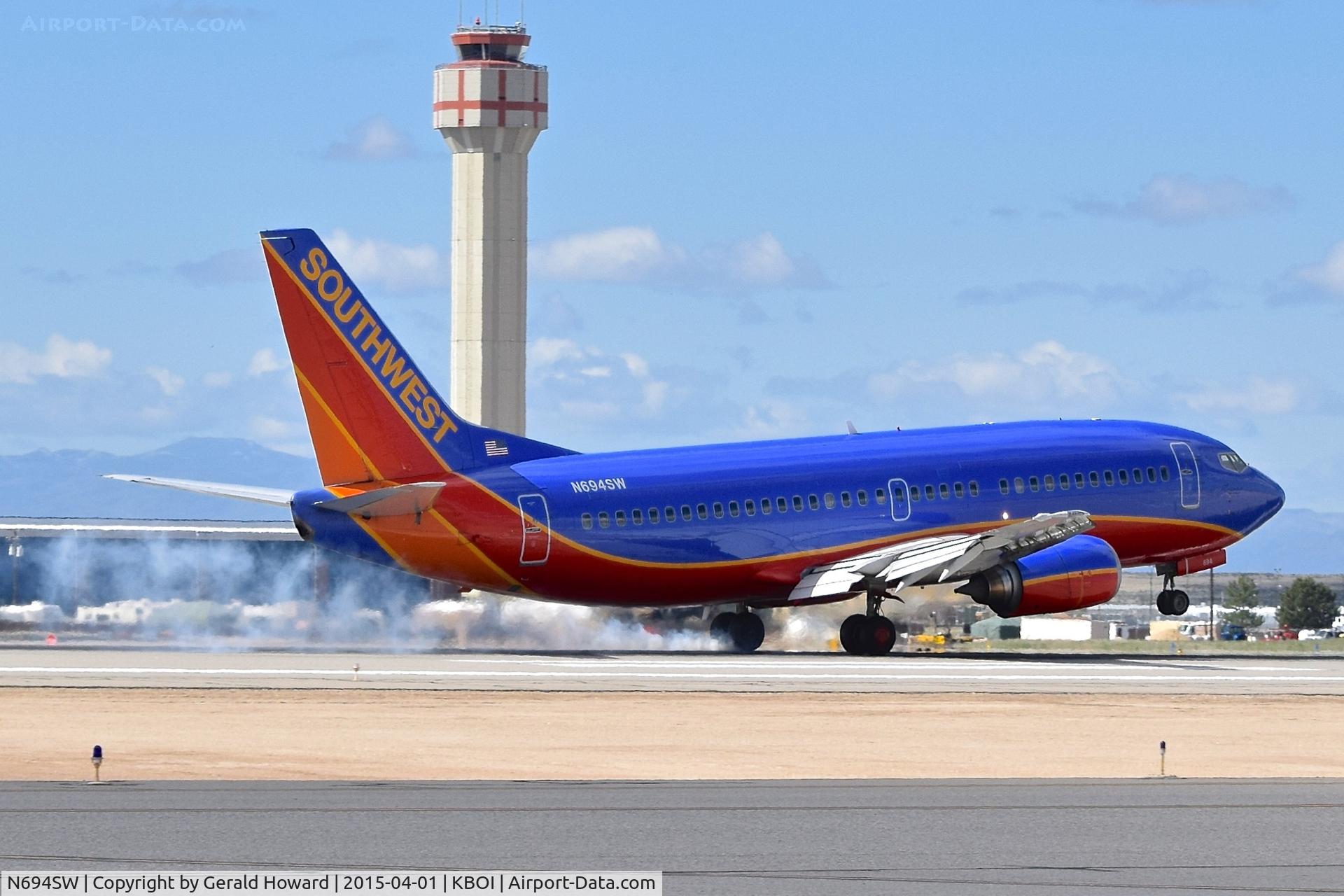 N694SW, 1985 Boeing 737-3T5 C/N 23061, Landing RWY 28R.