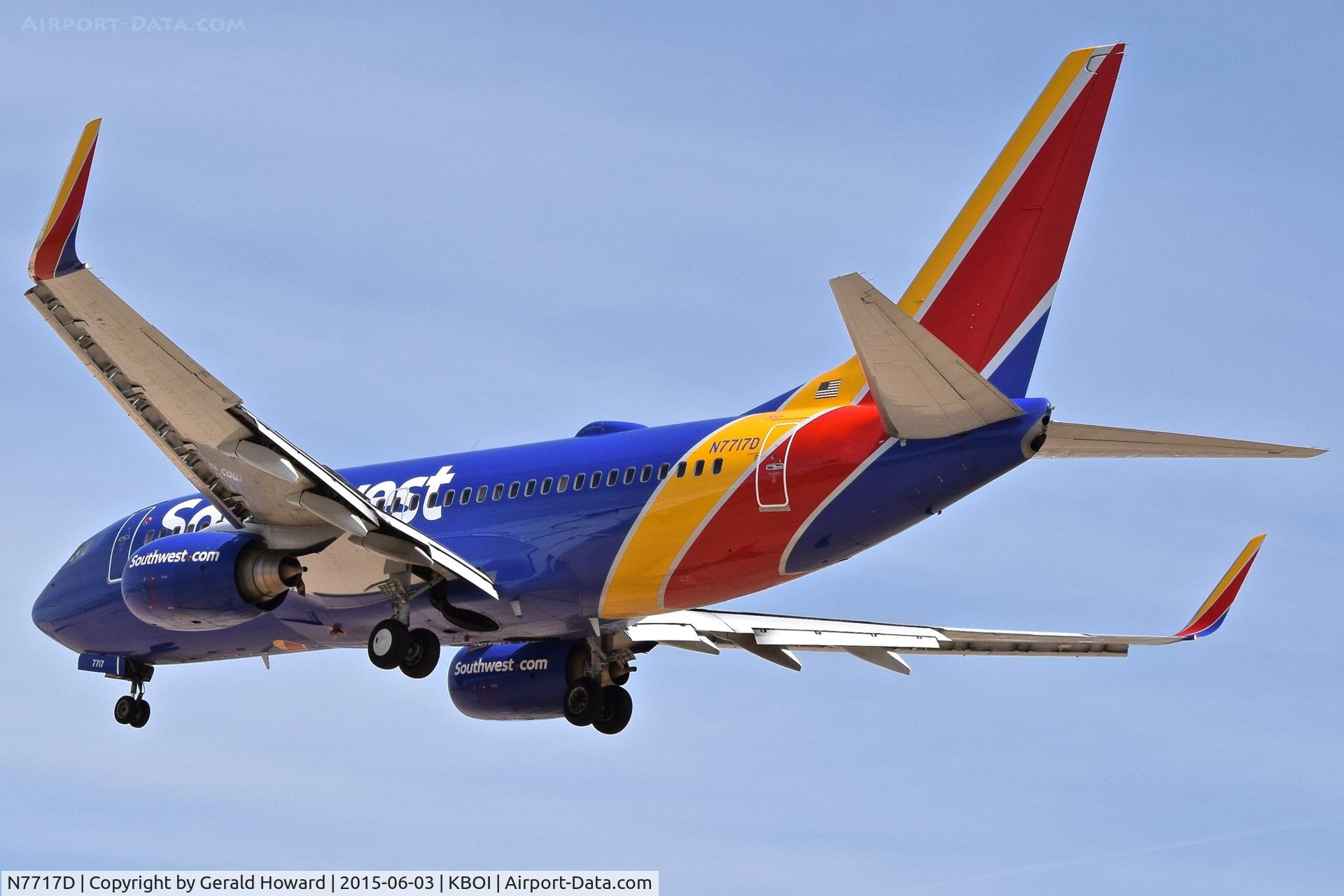 N7717D, 2005 Boeing 737-76N C/N 32664, On final for RWY 28R.