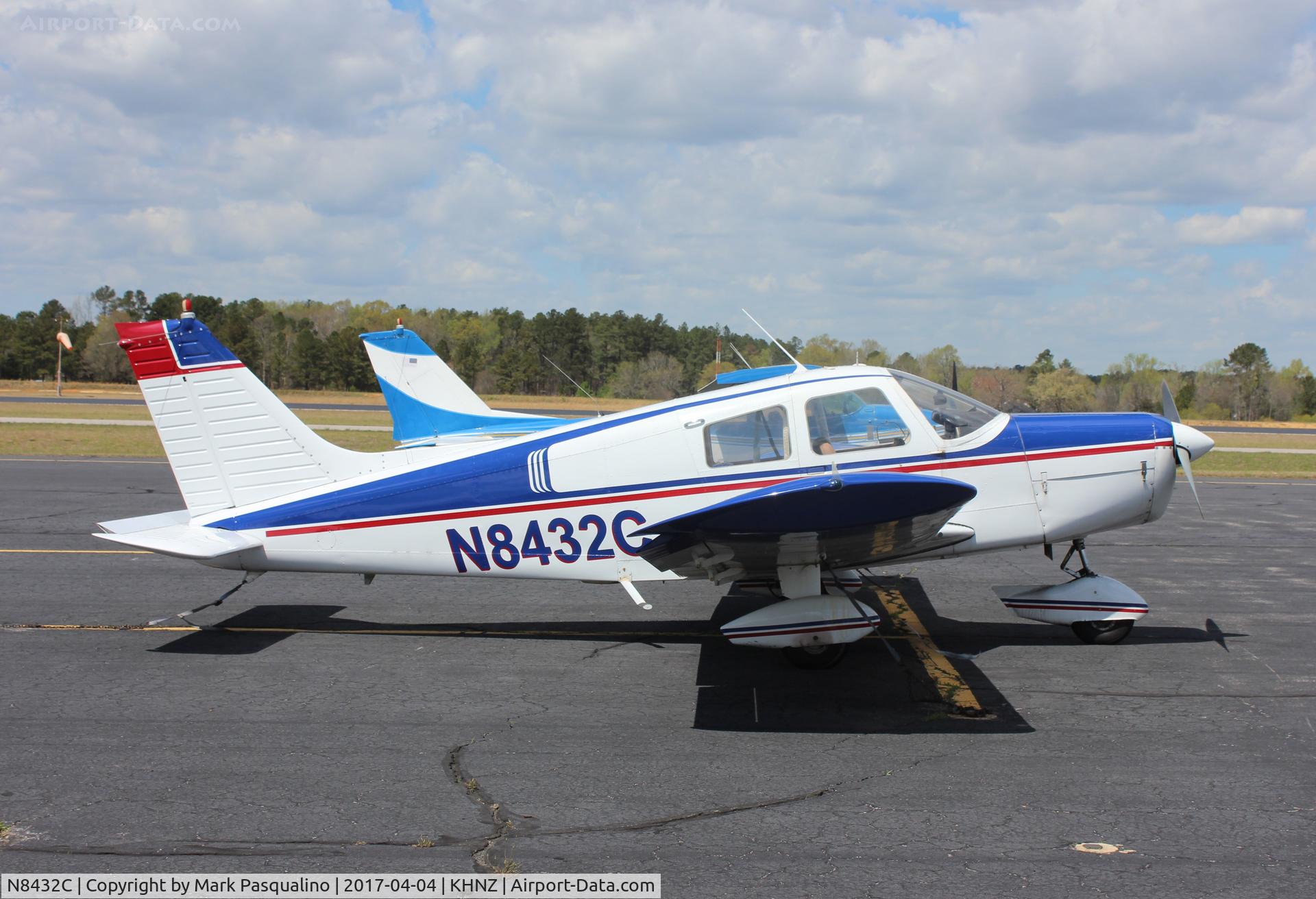 N8432C, 1976 Piper PA-28-140 C/N 28-7625117, Piper PA-28-140