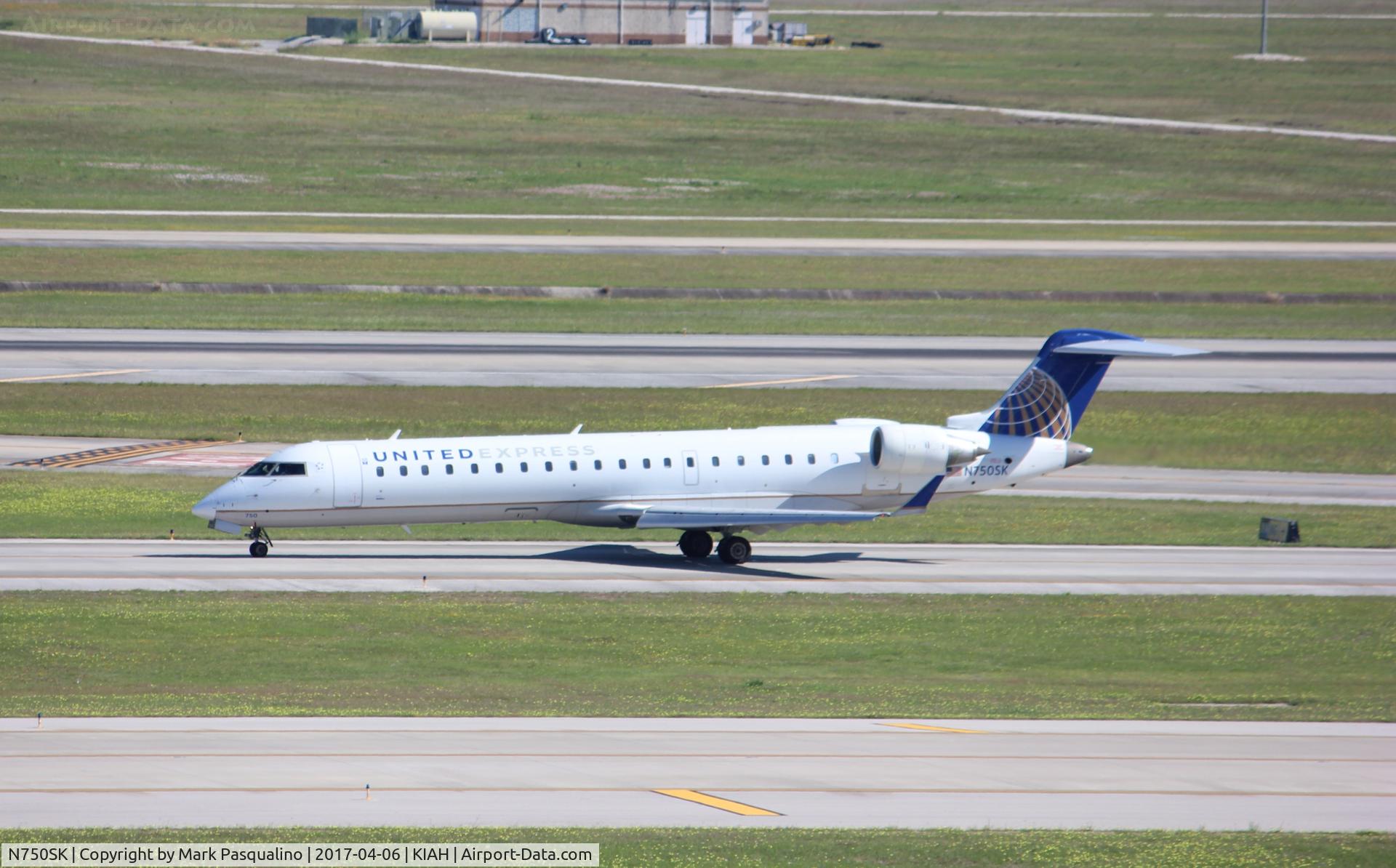 N750SK, 2005 Bombardier CRJ-701ER (CL-600-2C10) Regional Jet C/N 10207, CL-600-2C10