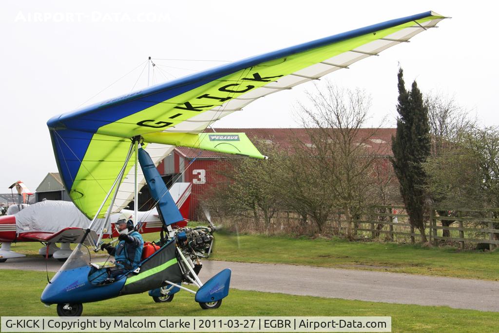 G-KICK, 2000 Pegasus Quantum 15-912 C/N 7679, Pegasus Quantum 15-912 at Breighton Airfield's All Comers Spring Fly-In. March 27th 2011.
