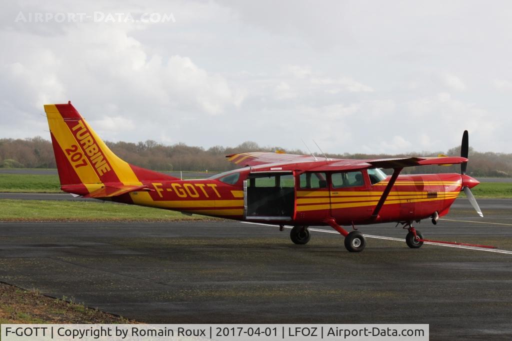 F-GOTT, Cessna 207 Soloy Turbine PAC C/N 207-00323, Parked