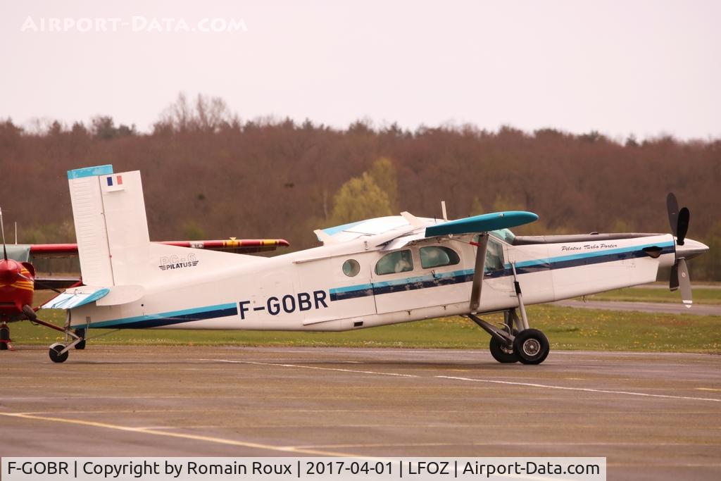 F-GOBR, Pilatus PC-6/B2-H4 Turbo Porter C/N 944, Parked