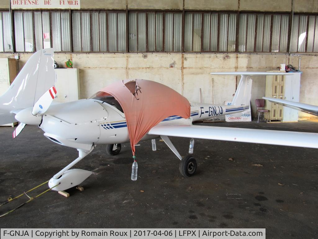 F-GNJA, HOAC DV-20 Katana C/N 20011, Parked