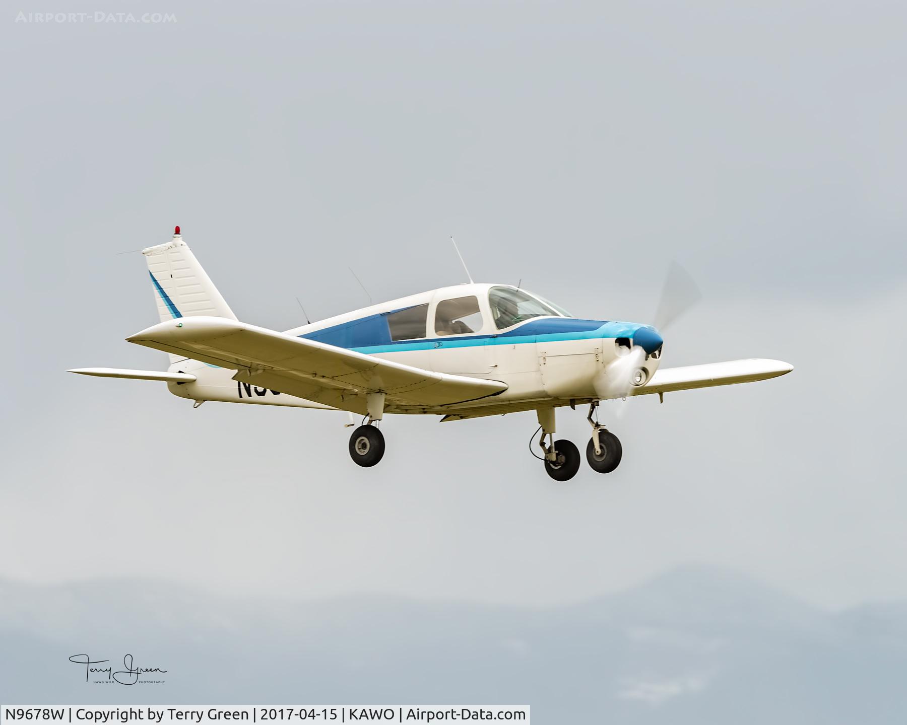 N9678W, 1967 Piper PA-28-140 C/N 28-23146, KAWO