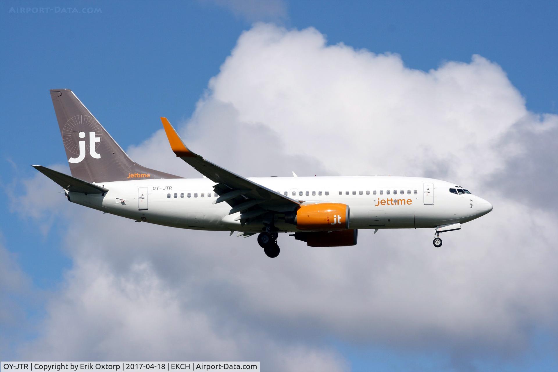 OY-JTR, 1999 Boeing 737-73A C/N 28497, OY-JTR landing rw 04L. Now in full JetTime c/s.