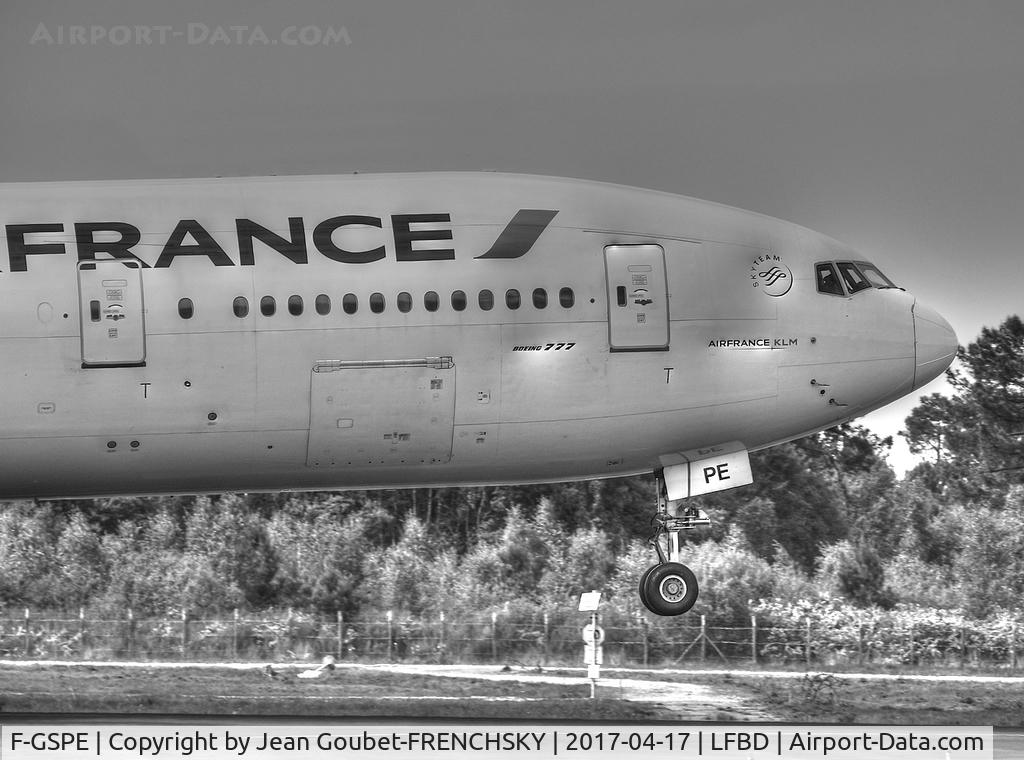 F-GSPE, 1999 Boeing 777-228/ER C/N 29006, AF landing runway 05