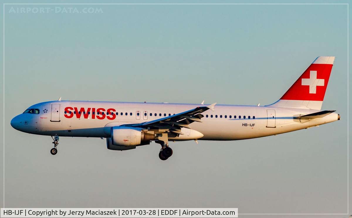 HB-IJF, 1995 Airbus A320-214 C/N 562, Airbus A320-214