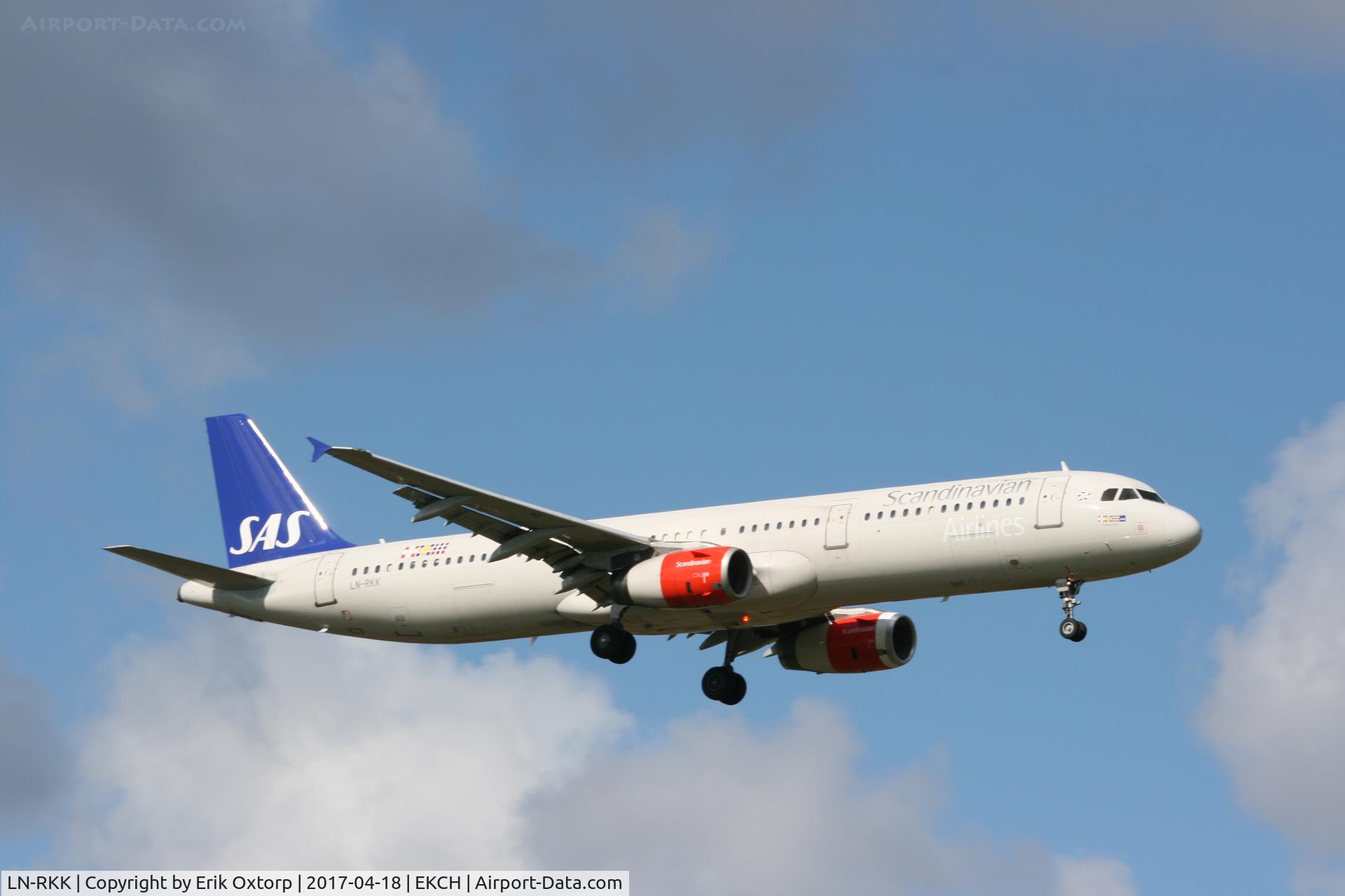 LN-RKK, 2002 Airbus A321-232 C/N 1848, LN-RKK landing rw 04L