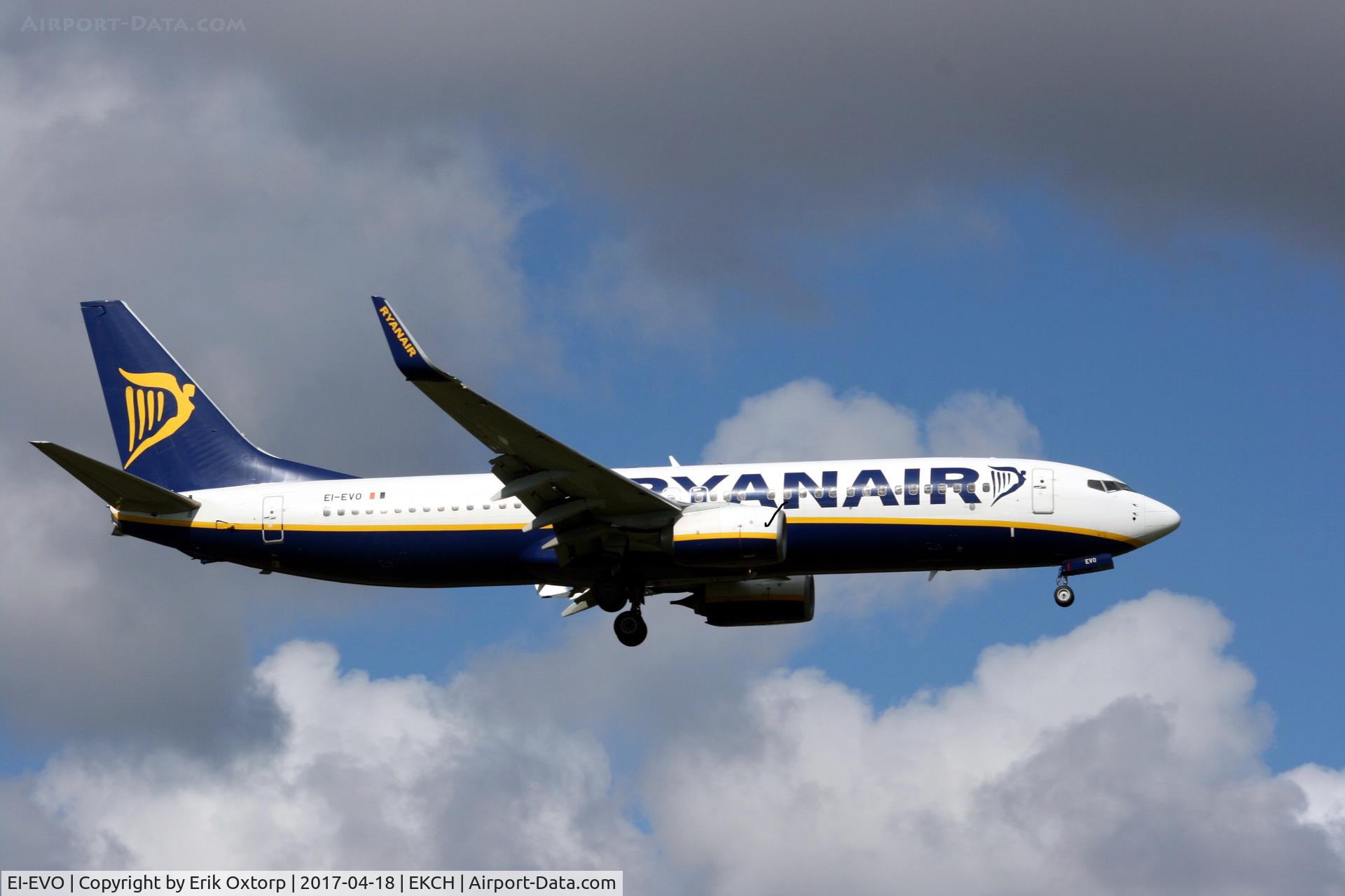 EI-EVO, 2012 Boeing 737-8AS C/N 40297, EI-EVO landing rw 04L