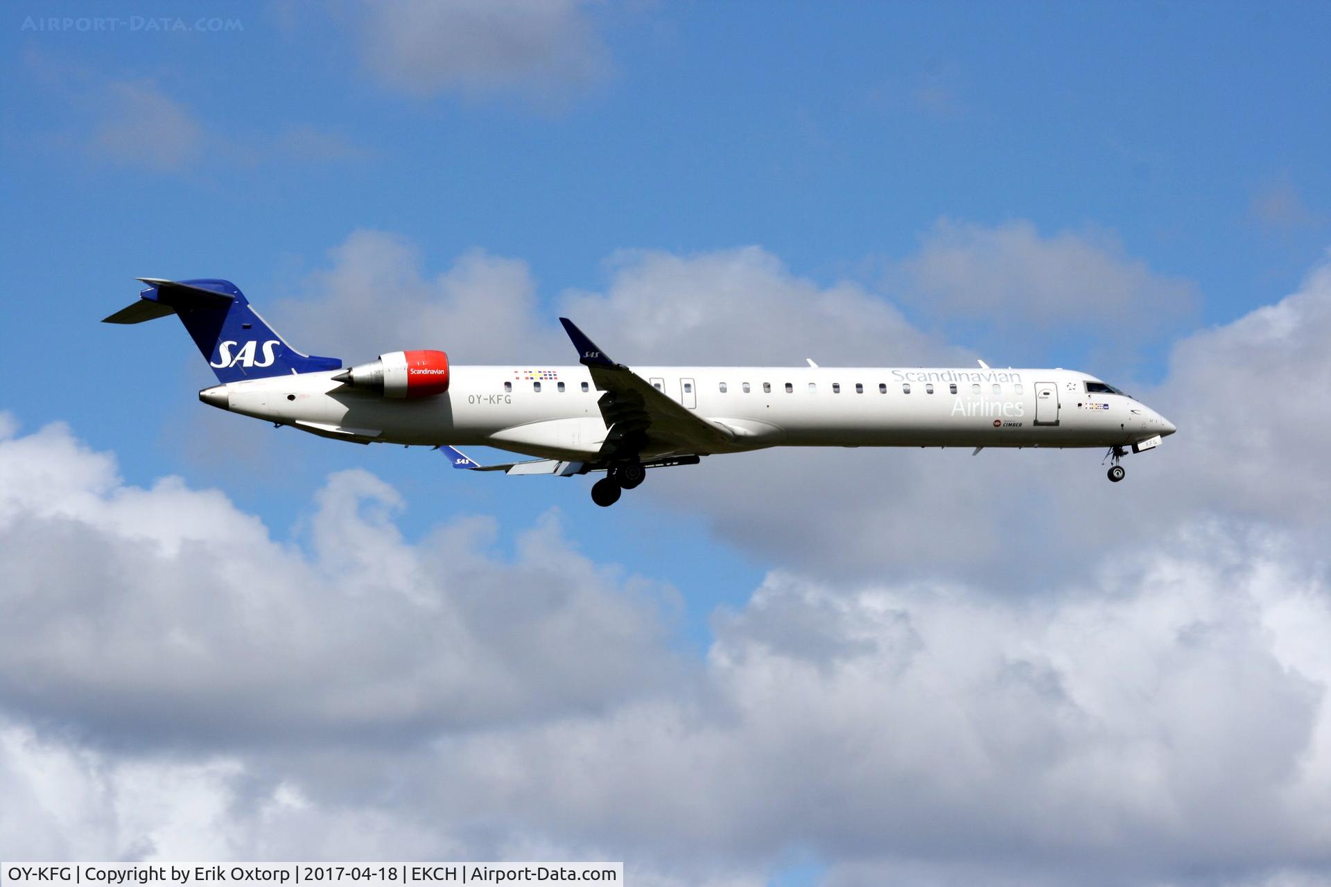 OY-KFG, 2009 Bombardier CRJ-900ER (CL-600-2D24) C/N 15237, OY-KFG landing rw 04L